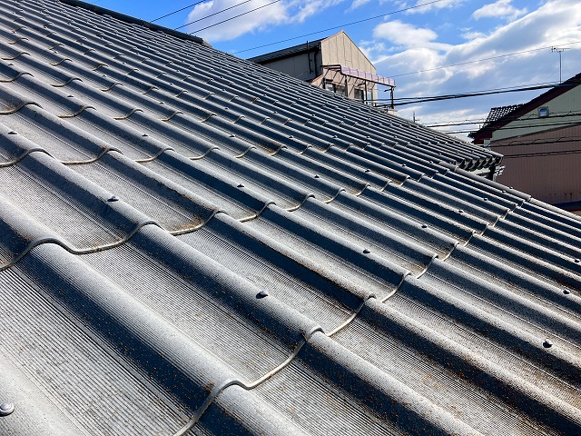 アスベストを含有した屋根